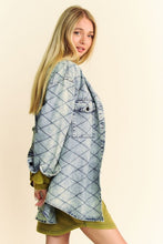 Cargar imagen en el visor de la galería, Davi &amp; Dani Diamond Quilted Blue Denim Shacket
