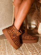 Ladda upp bild till gallerivisning, Wild Diva Thermal Furry Leopard Platform Booties
