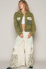 Carregar imagem no visualizador da galeria, POL Embroidered Sleeve Raw Edge Quilted Jacket
