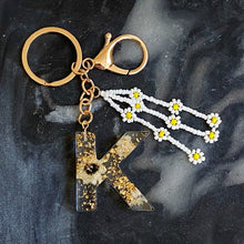 Cargar imagen en el visor de la galería, Baby Daisy Initial Key Chain
