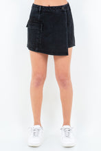 Cargar imagen en el visor de la galería, American Bazi Black Cargo Pocket Mini Skort
