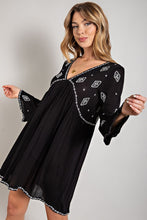 Carregar imagem no visualizador da galeria, Sweet Generis Black Bohemian Embroidered Mini Dress
