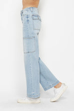 Carregar imagem no visualizador da galeria, Judy Blue Straight Leg Light Blue Denim Cargo Jeans
