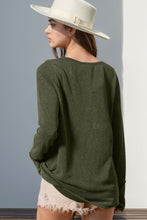 Carregar imagem no visualizador da galeria, Double Take Solid Color Notched Thumbhole Long Sleeve Top
