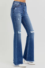 Carregar imagem no visualizador da galeria, RISEN High Rise Distressed Raw Hem Flared Leg Blue Denim Jeans
