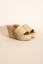 Load image into Gallery viewer, Fortune Dynamic Bounty Woven Raffia Platform Wedges
