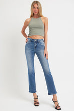 Carregar imagem no visualizador da galeria, RISEN Mid Rise Ankle Blue Wash Straight Leg Jeans
