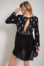 Carregar imagem no visualizador da galeria, Sweet Generis Black Bohemian Embroidered Mini Dress
