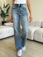 Cargar imagen en el visor de la galería, Judy Blue High Waist Straight Leg Blue Washed Denim Jeans
