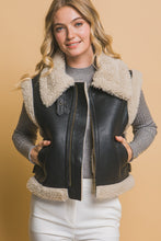 Carregar imagem no visualizador da galeria, Love Tree Sherpa Zip Up Vest with Pockets
