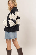 Carregar imagem no visualizador da galeria, HYFVE Scallop Striped Open Front Long Sleeve Sweater Cardigan
