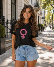 Carregar imagem no visualizador da galeria, Just A Girl In The World T-Shirt
