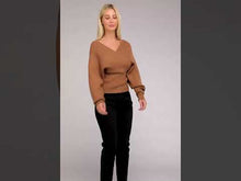 Ladda och spela upp video i Gallerivisaren, Zenana Criss Cross Wrap Soft Knit Top
