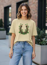 Загрузить изображение в средство просмотра галереи, Lucky Horseshoe T-Shirt
