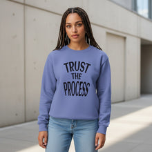 Carica l&#39;immagine nel visualizzatore di Gallery, Trust The Process Relaxed Sweatshirt
