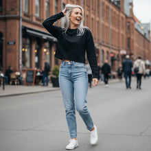 Cargar imagen en el visor de la galería, Evolve Women's Cropped Crew Fleece
