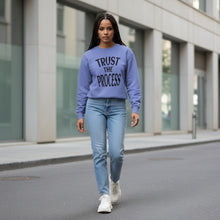 Carica l&#39;immagine nel visualizzatore di Gallery, Trust The Process Relaxed Sweatshirt
