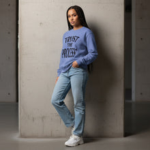 Carica l&#39;immagine nel visualizzatore di Gallery, Trust The Process Relaxed Sweatshirt
