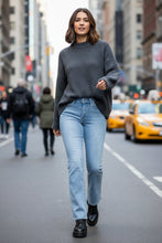 Cargar imagen en el visor de la galería, Judy Blue Mid Rise Thermal Bootcut Jeans
