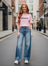 Carregar imagem no visualizador da galeria, Break Free RUNAWAY T-Shirt
