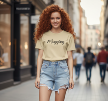 Carregar imagem no visualizador da galeria, Outshine Everyone Mogging T-Shirt
