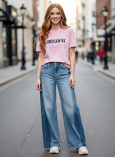 Carregar imagem no visualizador da galeria, Break Free RUNAWAY T-Shirt
