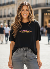 Ladda upp bild till gallerivisning, Sweet Emotion Modern Mood T-Shirt
