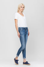 Carica l&#39;immagine nel visualizzatore di Gallery, HIGH RISE ANKLE SKINNY HEM DETAILS
