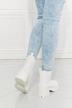 Ladda upp bild till gallerivisning, MM Shoes White Matte Lug Sole Chelsea Boots
