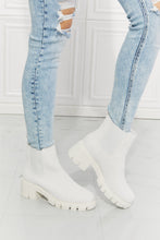 Ladda upp bild till gallerivisning, MM Shoes White Matte Lug Sole Chelsea Boots
