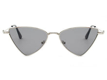Carregar imagem no visualizador da galeria, Cramilo Eyewear Tinted Triangle Cat Eye Sunglasses
