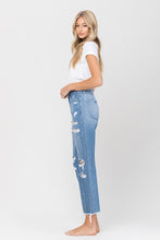 Ladda upp bild till gallerivisning, DISTRESSED RAW HEM MOM JEANS
