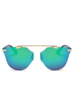 Carregar imagem no visualizador da galeria, Cramilo Eyewear Women&#39;s Round Geometric Ombre Tinted Sunglasses
