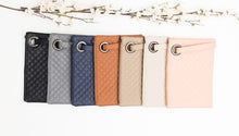 Загрузить изображение в средство просмотра галереи, Quilted Wristlet Clutch
