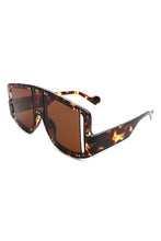 Ladda upp bild till gallerivisning, Cramilo Eyewear Oversize Square Tinted Shield Visor Sunglasses
