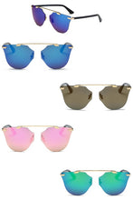 Carregar imagem no visualizador da galeria, Cramilo Eyewear Women&#39;s Round Geometric Ombre Tinted Sunglasses

