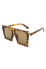 Загрузить изображение в средство просмотра галереи, Cramilo Eyewear Women&#39;s Square Oversize Color Tinted Sunglasses

