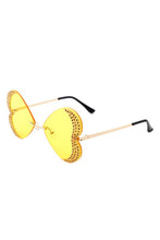 Carregar imagem no visualizador da galeria, Cramilo Eyewear Women&#39;s Rimless Butterfly Shape Color Tinted Sunglasses
