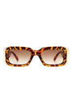 Carica l&#39;immagine nel visualizzatore di Gallery, Cramilo Eyewear Women&#39;s Thick Frame Rounded Rectangle Sunglasses
