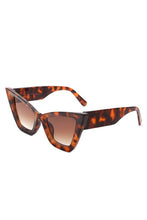 Ladda upp bild till gallerivisning, Cramilo Eyewear Retro Square Vintage Cat Eye Glasses
