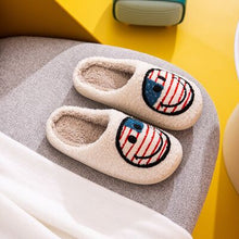 Carica l&#39;immagine nel visualizzatore di Gallery, Melody Smiley Face Slippers
