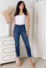 Carica l&#39;immagine nel visualizzatore di Gallery, Judy Blue Nikki Elasticized High Waisted Blue Denim Skinny Cropped Jeans
