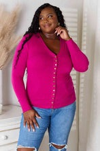 Carregar imagem no visualizador da galeria, Zenana Magenta Button Down Cardigan
