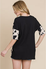 Carregar imagem no visualizador da galeria, BOMBOM Solid Black Cow Pattern Contrast Half Sleeve Ribbed Knit Top
