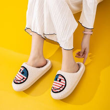 Carica l&#39;immagine nel visualizzatore di Gallery, Melody Smiley Face Slippers
