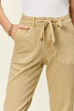 Carica l&#39;immagine nel visualizzatore di Gallery, Judy Blue Alyssa High Waisted Khaki Denim Jogger Style Jeans
