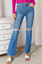 Carica l&#39;immagine nel visualizzatore di Gallery, Kancan Sandy Distressed Raw Hem Blue Denim Bootcut Jeans
