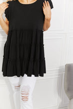 Carica l&#39;immagine nel visualizzatore di Gallery, Zenana Solid Black Short Sleeve Tiered Top
