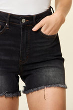 Carregar imagem no visualizador da galeria, Judy Blue Zara Tummy Control Raw Frayed Hem Black Denim Shorts
