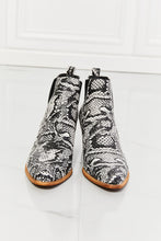 Load image into Gallery viewer, MM Shoes Snakeskin Cow Pattern Point Toe Ankle Boots
